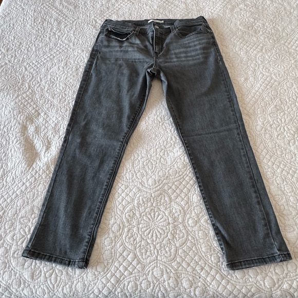 Levi's Women Capri Gray boyfriend Jeans - Picture 2 of 7